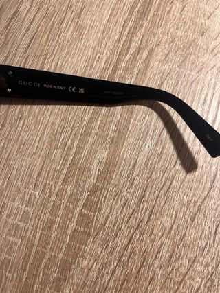 Gafas de sol Gucci negras y plateadas