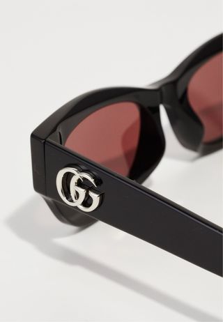 Gafas de sol Gucci negras y plateadas