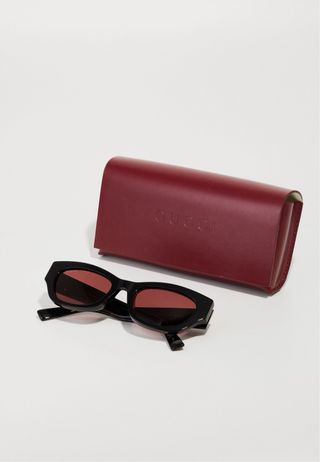 Gafas de sol Gucci negras y plateadas