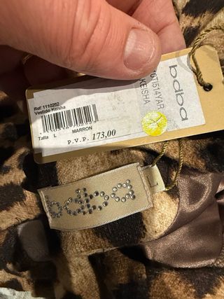 Vestido nuevo costo 173 euros sin estrenar Talla L