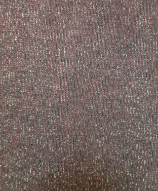 Jersey cuello alto con botones dorado y burdeos