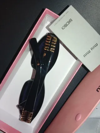 Gafas de sol Miu Miu negras