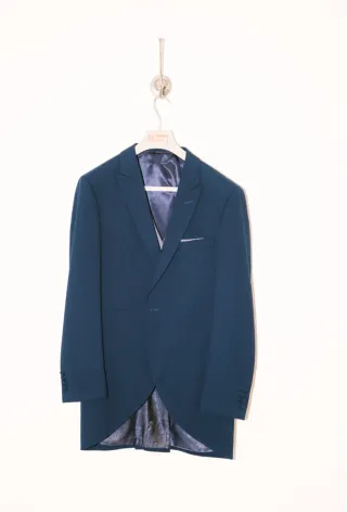 Traje de novio azul de atelier