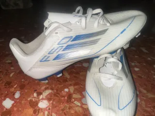 Botas de fútbol Adidas F50 Blancas/Azules