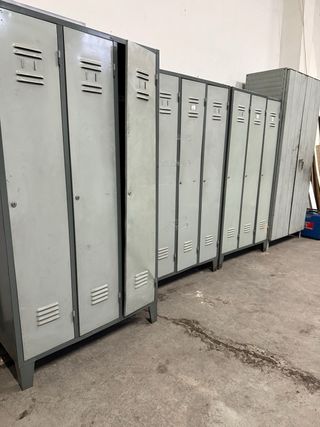 Taquillas metálicas grises TODAS 60€
