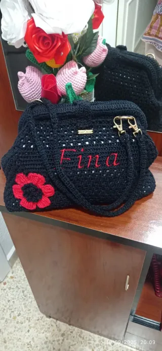 Bolso tejido a mano dorado