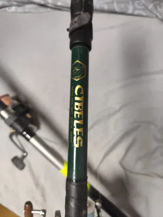 2 cañas de pescar de mar