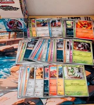 Set 89 cartas Pokémon TCG Juntos de aventuras