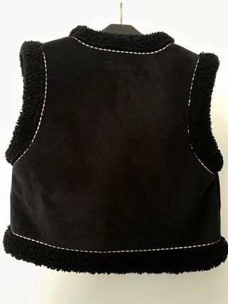 Chaleco Zara Negro Bordado Forro Borrego