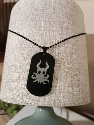 Collar Hollow Knight Metálico Negro