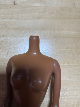 Corpo Barbie per ricambi marrone