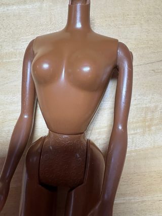 Corpo Barbie per ricambi marrone