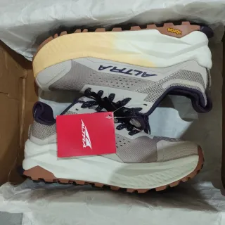 Zapatillas Altra grises y moradas