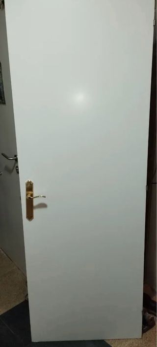 2 Puerta interior blanca madera