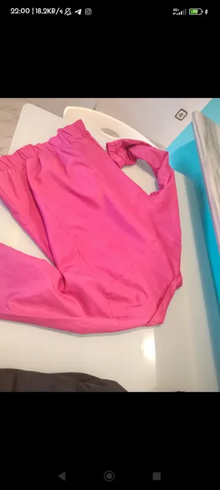 Cazadora cortavientos rosa