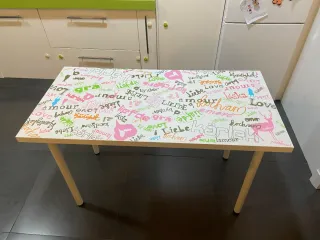 Mesa juvenil estudio multicolor