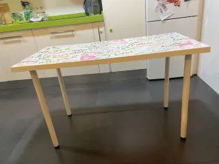 Mesa juvenil estudio multicolor