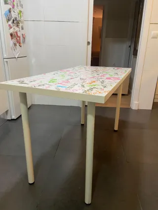 Mesa juvenil estudio multicolor