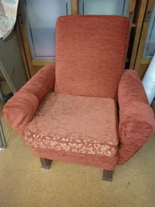 Poltrona vintage in tessuto e legno