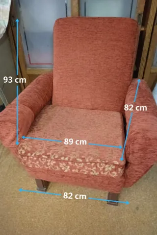 Poltrona vintage in tessuto e legno