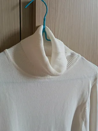 Maglia Stradivarius collo alto bianca