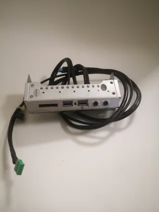 Pannello frontale PC con USB e lettore di schede