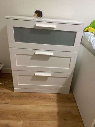 Cajonera Ikea blanca con frontal de cristal