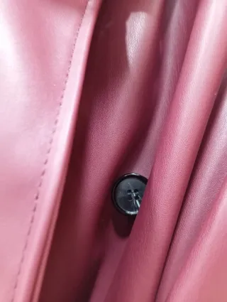 Giacca ecopelle bordeaux con cintura