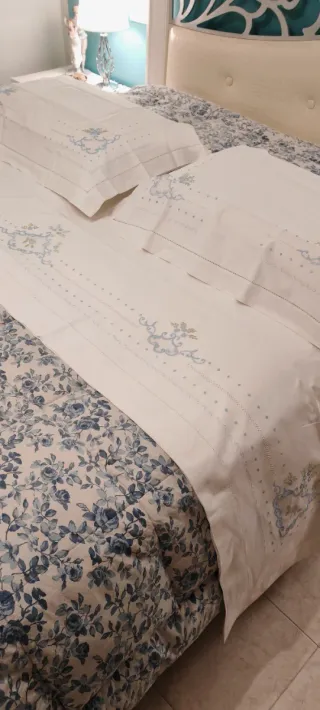 Completo letto matrimoniale ricamato