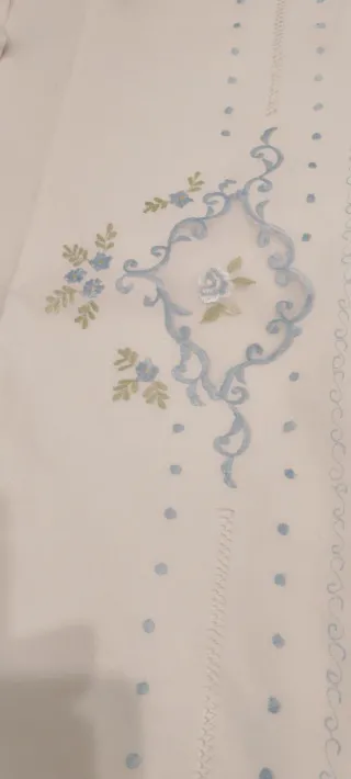 Completo letto matrimoniale ricamato