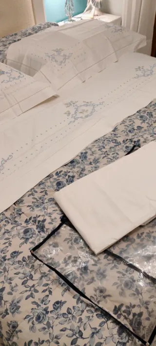 Completo letto matrimoniale ricamato
