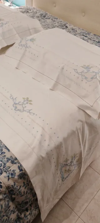 Completo letto matrimoniale ricamato