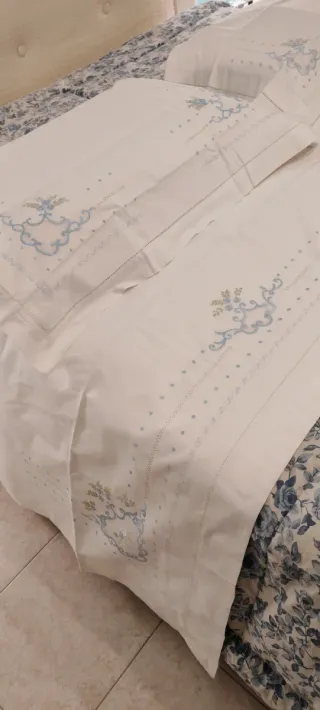 Completo letto matrimoniale ricamato