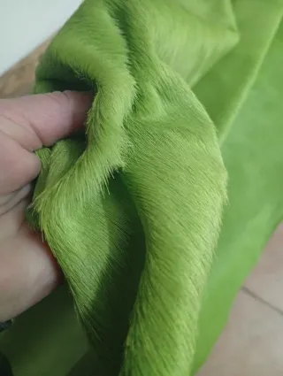 Piel de vacuno con pelo verde