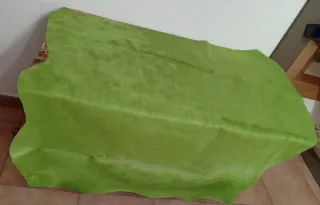 Piel de vacuno con pelo verde