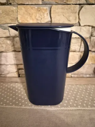 Caraffa blu in plastica