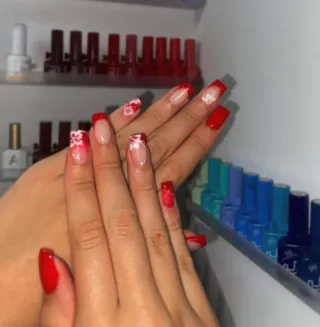 Uñas acrílicas, gel, permanentes a buen precio