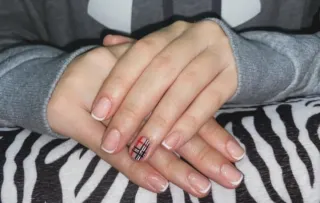 Uñas acrílicas, gel, permanentes a buen precio