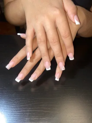 Uñas acrílicas, gel, permanentes a buen precio