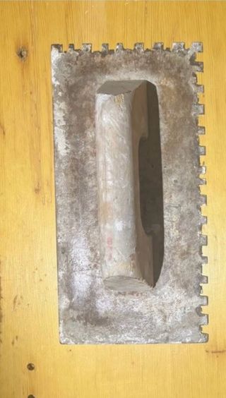 Llana dentada para alicatado