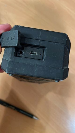 Altavoz Bluetooth PUNKER Negro