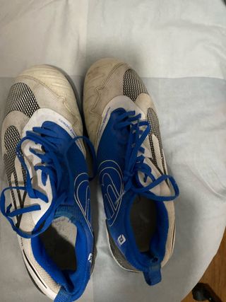 Zapatillas de pádel blancas y azules