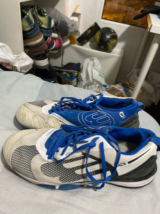 Zapatillas de pádel blancas y azules