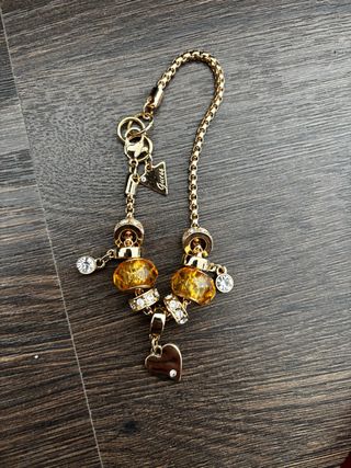 Pulsera Guess Dorada con Dijes