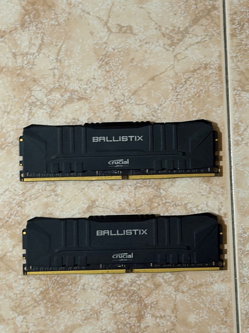2x16GB Crucial Ballistix DDR4 RAM (AVERÍADA)