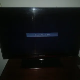 Televisión Samsung Roja y Negra