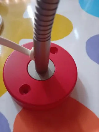 Lámpara IKEA escritorio roja  GANGA CHOLLAZO