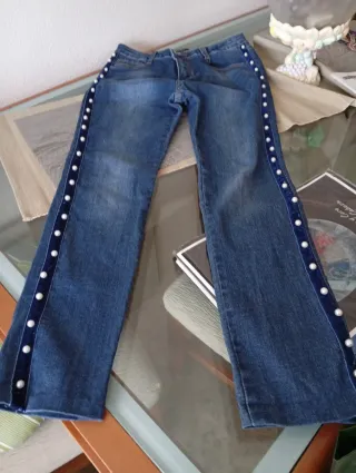 Pantalones vaqueros con perlas