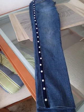 Pantalones vaqueros con perlas