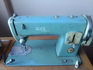 Máquina de coser Alfa Royale